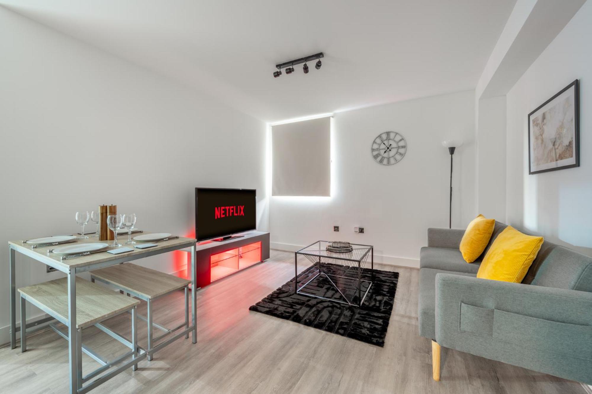 Urban And Trendy Stratford Sleeps 8 Free Parking Wifi Apartment