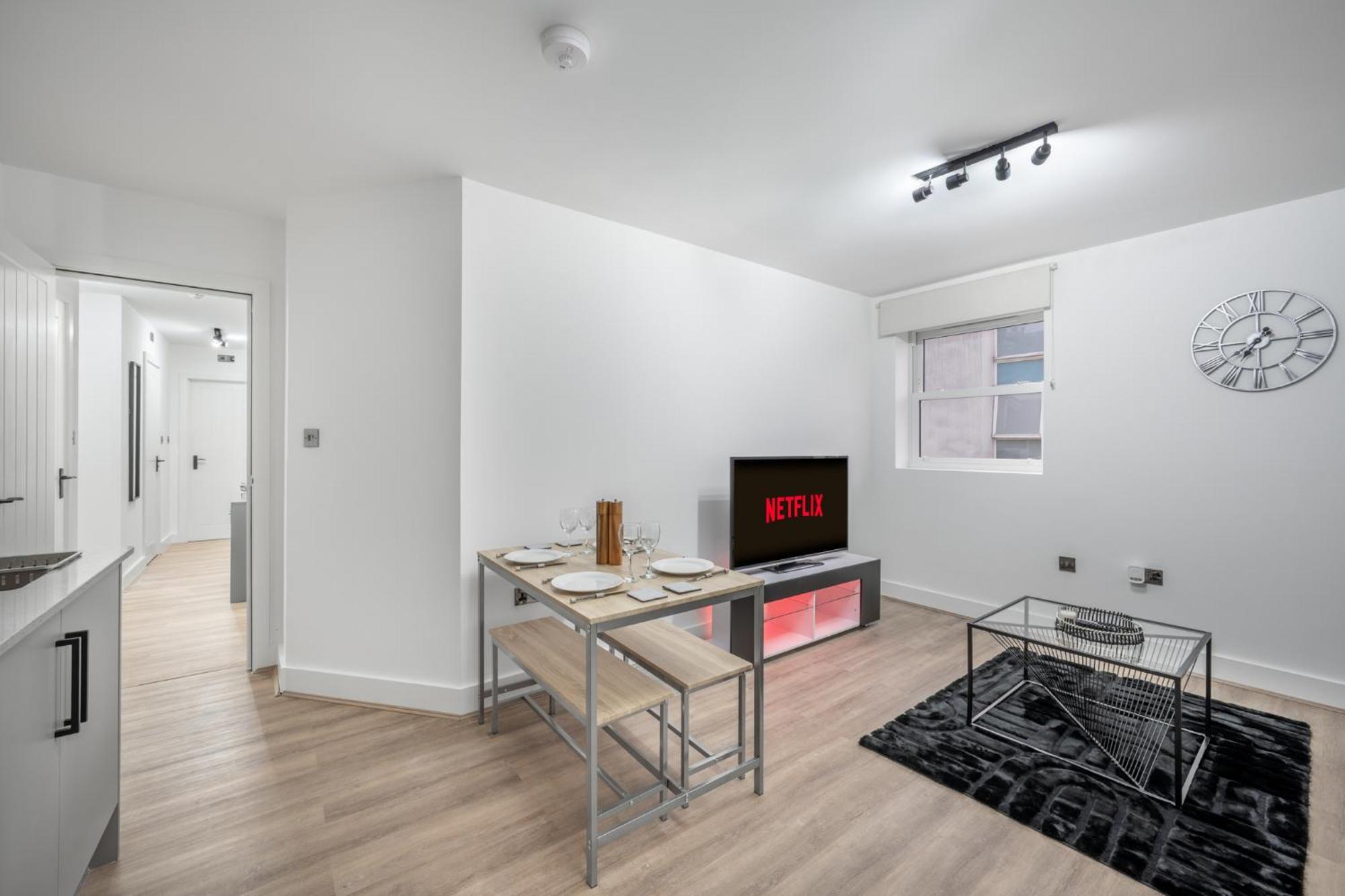 Urban And Trendy Stratford Sleeps 8 Free Parking Wifi Apartment *