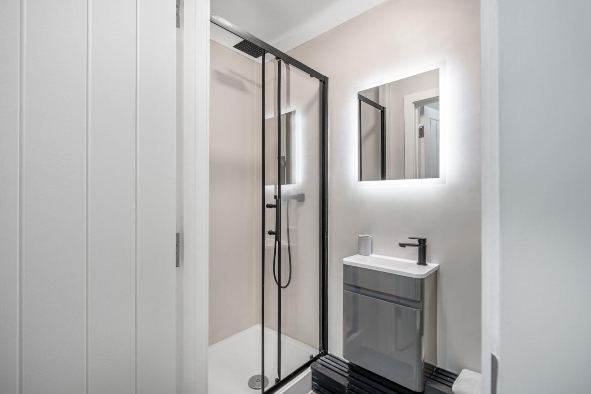 Urban And Trendy Stratford Sleeps 8 Free Parking Wifi London